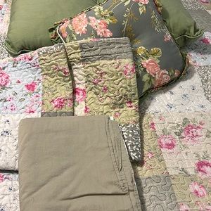 Queen Size Thin Quilt Bedspread with 2 Matching Pillow Shams